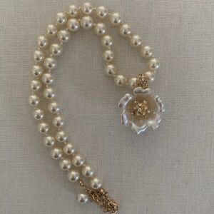 BEAUTIFUL NOLAN MILLER FAUX PEARLS  FLOWER STONES PENDANT ENHANCER NECKLACE